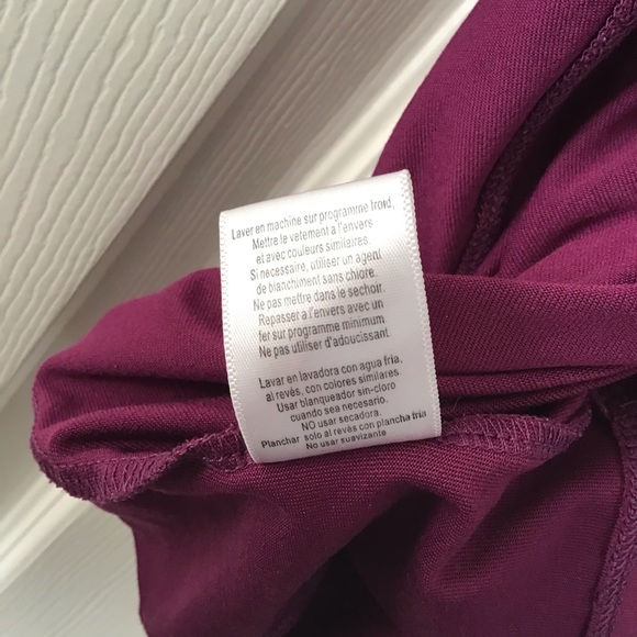 ALO coolfit yoga v-neck fitted tank in plum - Picture 7 of 7